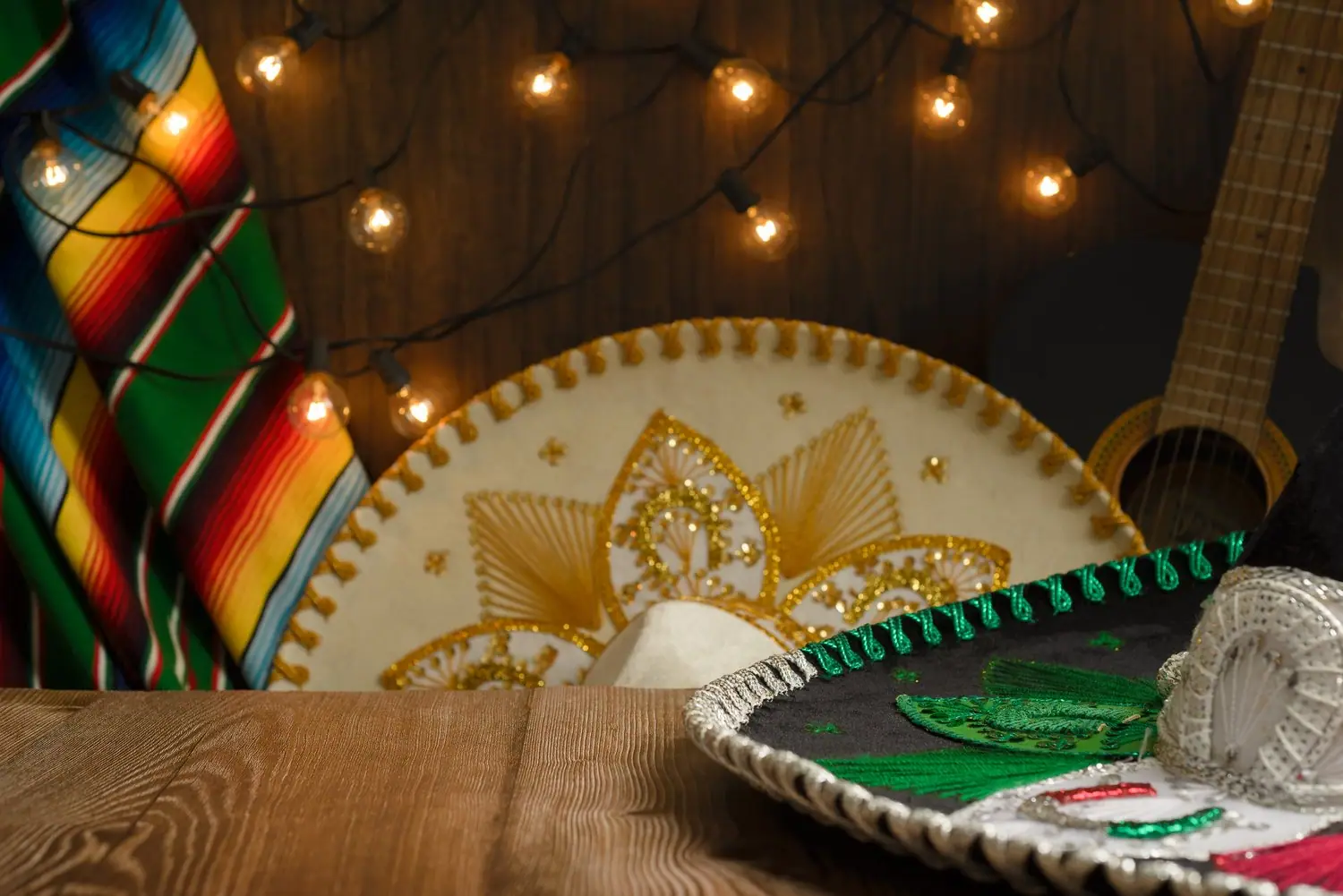 Meksykańskie ławy kawowe: rękodzieło w salonie