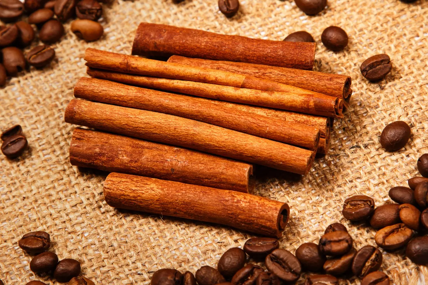 Jak przygotować meksykańską kawę z przyprawami: café de olla